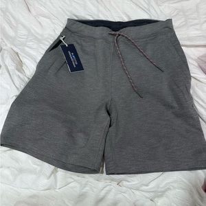 Vineyard vines performance shorts